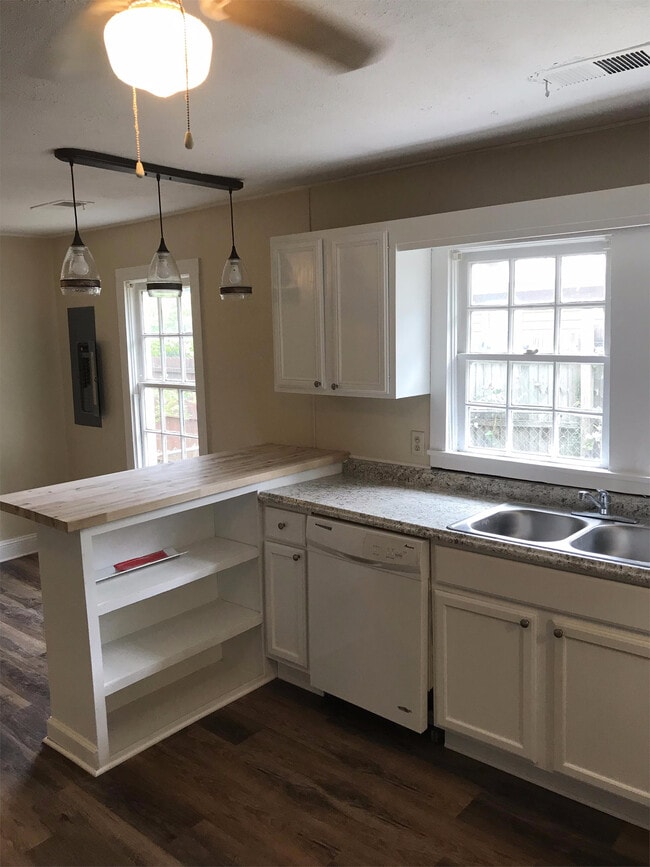 Building Photo - 214 Mara St