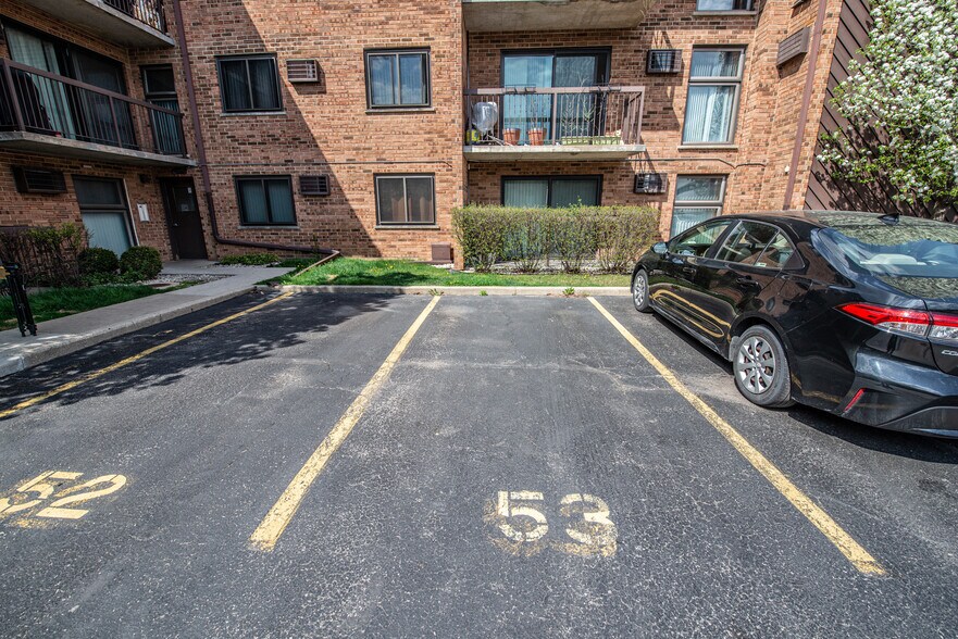 Building Photo - 5525 N Chester Ave