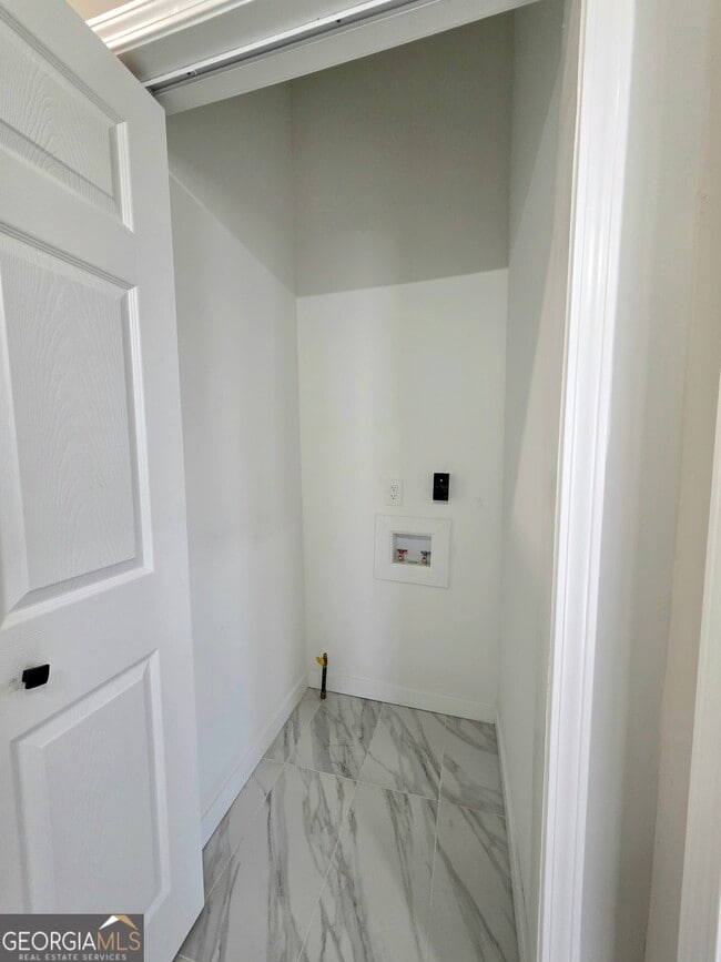 Building Photo - 1156 Clinton Rd