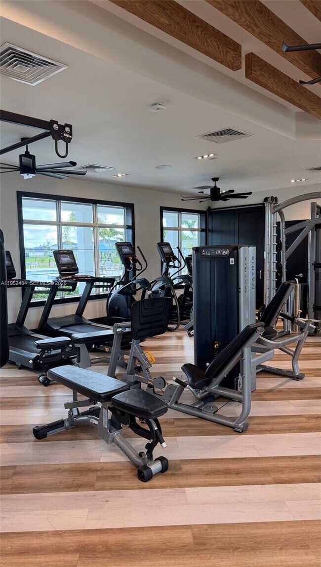 Building Photo - 6712 Cloverdale Ave