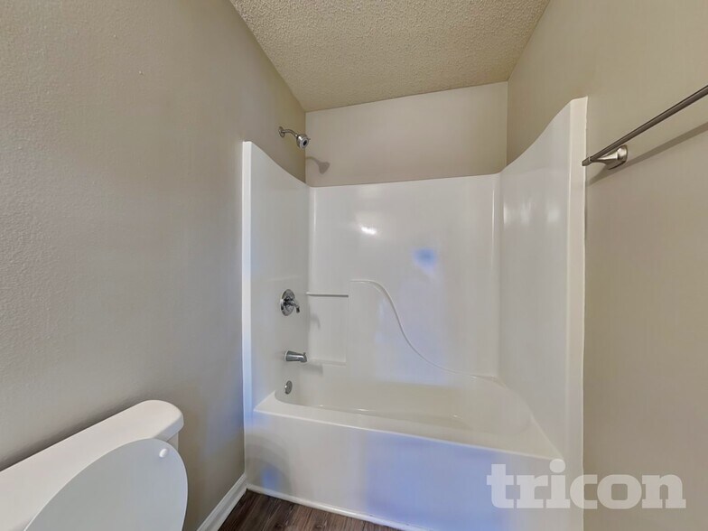 Building Photo - 7360 Old Chapel