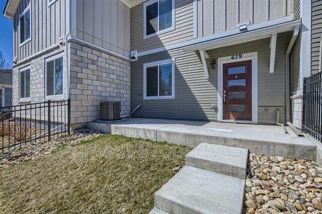 Building Photo - 679 Stonebridge Dr