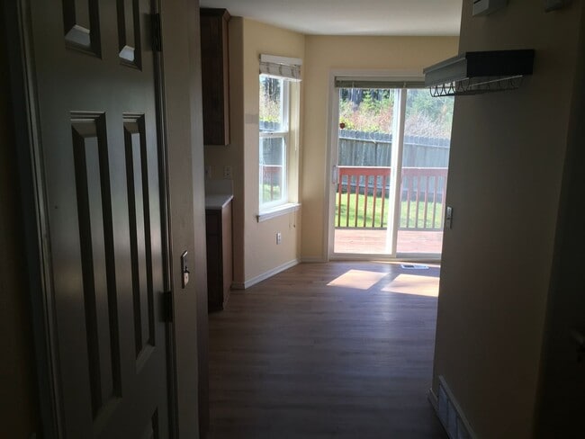 Building Photo - ***PENDING APPLICATION*** 2 Story Pet Friendly Contemporary 3 Bed Home w/ Views, Yard Service Inc...