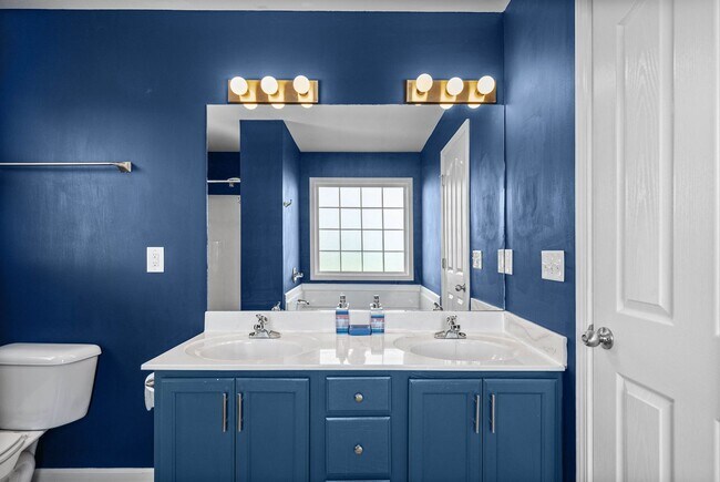 Building Photo - Pet Friendly Three Bedroom!