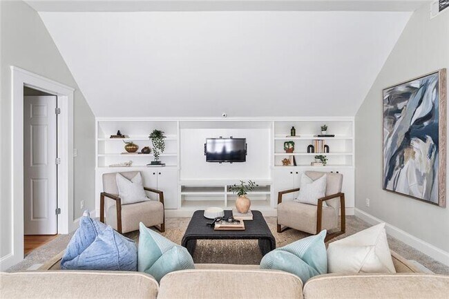 Building Photo - 428 S Howard St SE