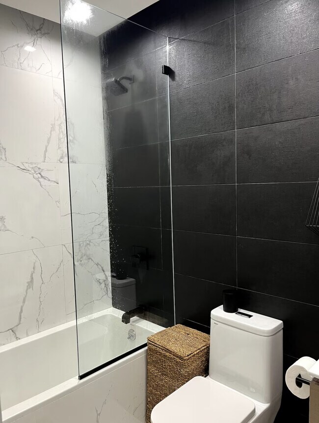 Building Photo - 864 Madison St