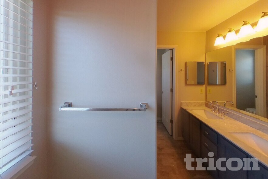Building Photo - 5548 Many Springs Dr