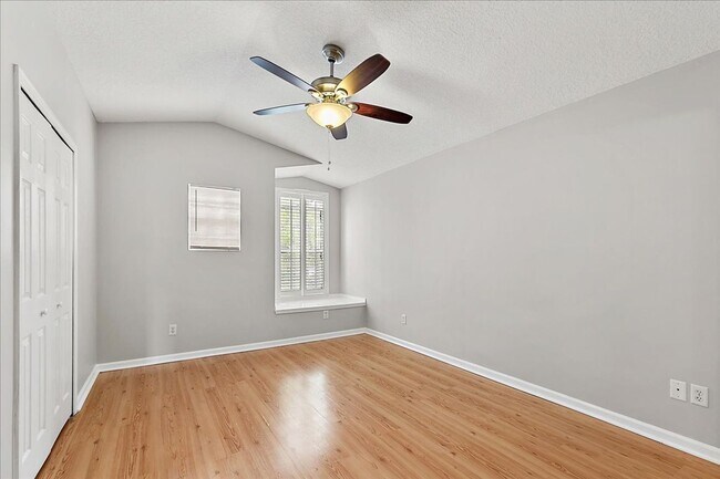 Building Photo - Lovely contemporary home in popular South Jax Beach!