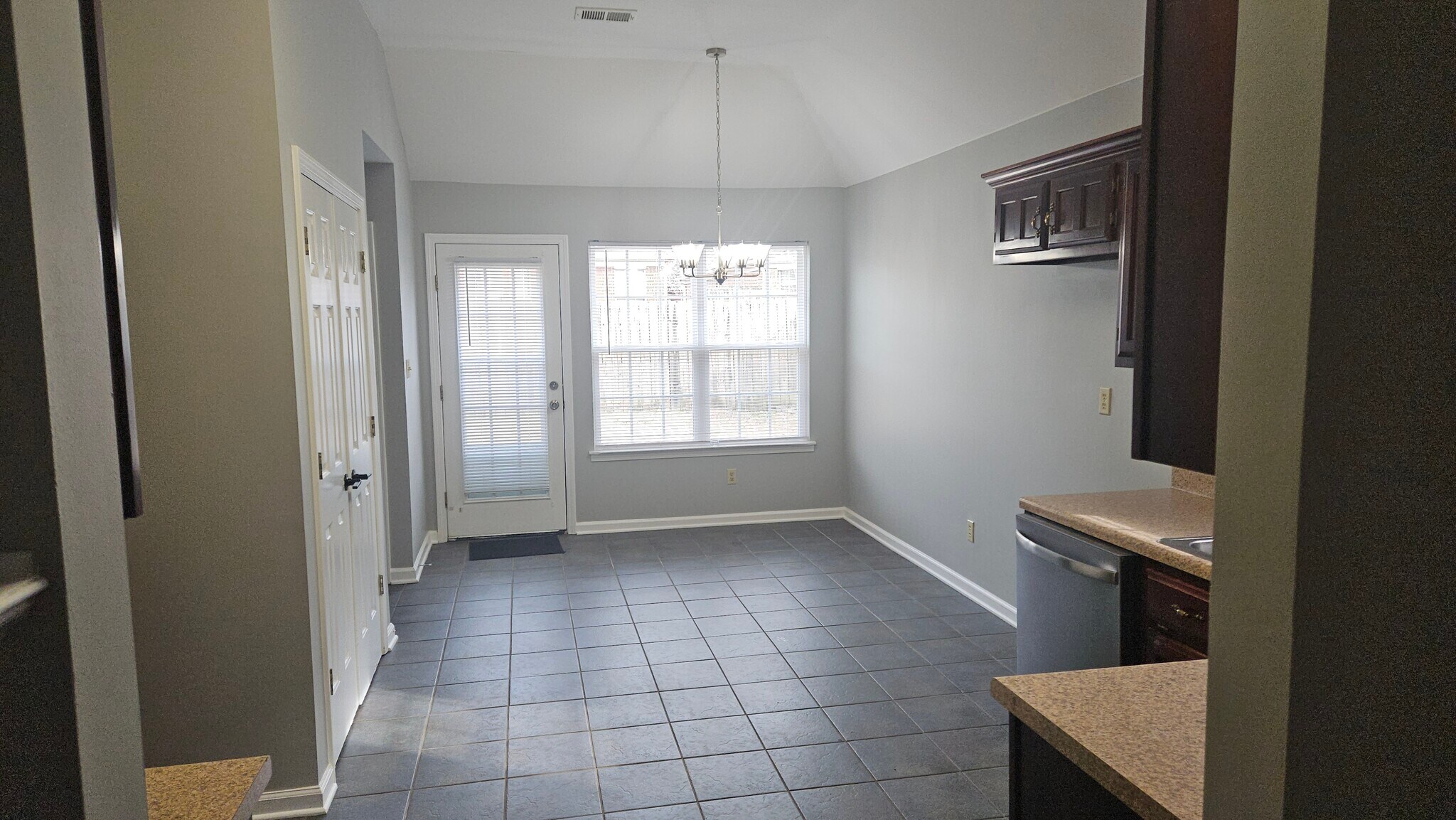 Building Photo - 8382 Regal Bend Dr