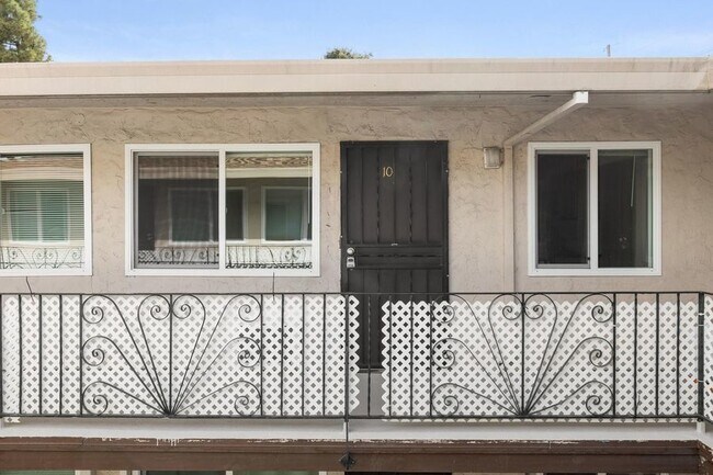 Building Photo - 897 Northrup St