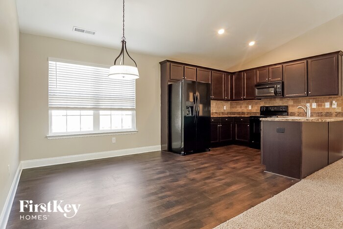 Building Photo - 2043 Village Ridge Cir