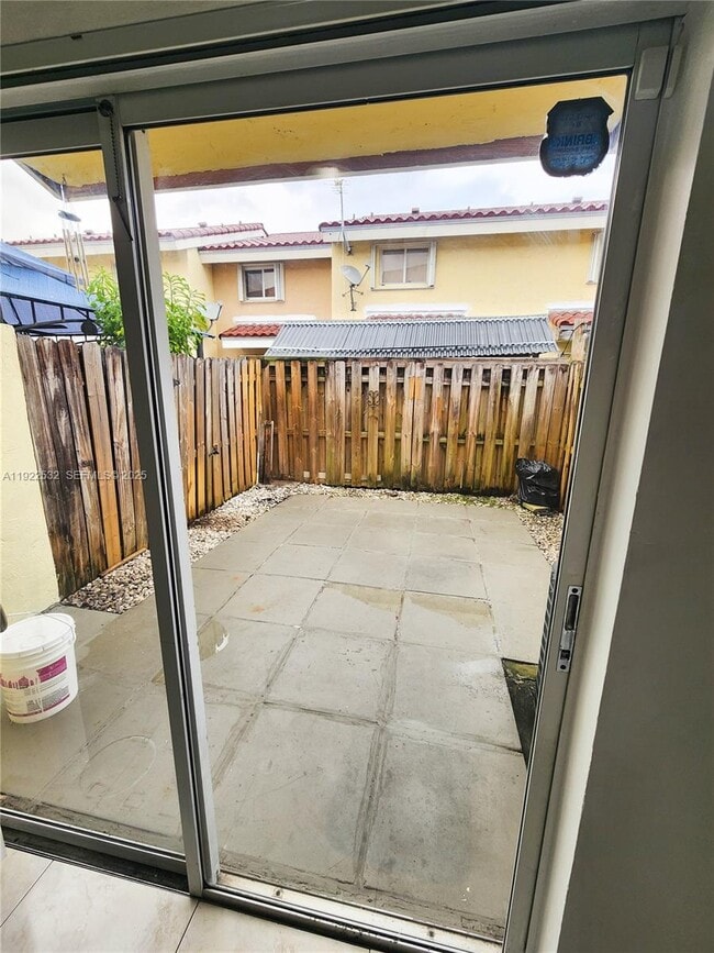 Building Photo - 562 NW 82nd Pl