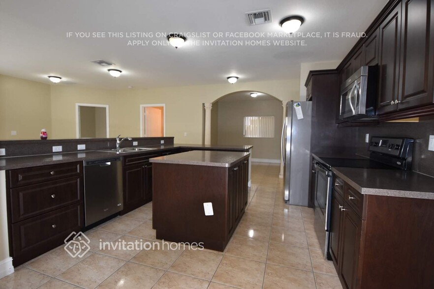 Building Photo - 15533 SW 13th Terrace