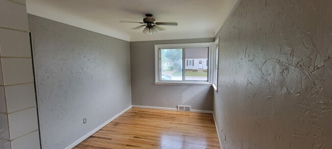 Building Photo - 17284 Ivanhoe St