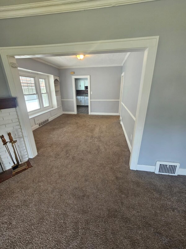 Building Photo - 8409 Rosewood Ave