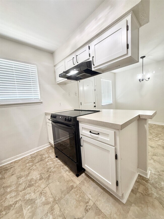 Building Photo - 941 S Walker St