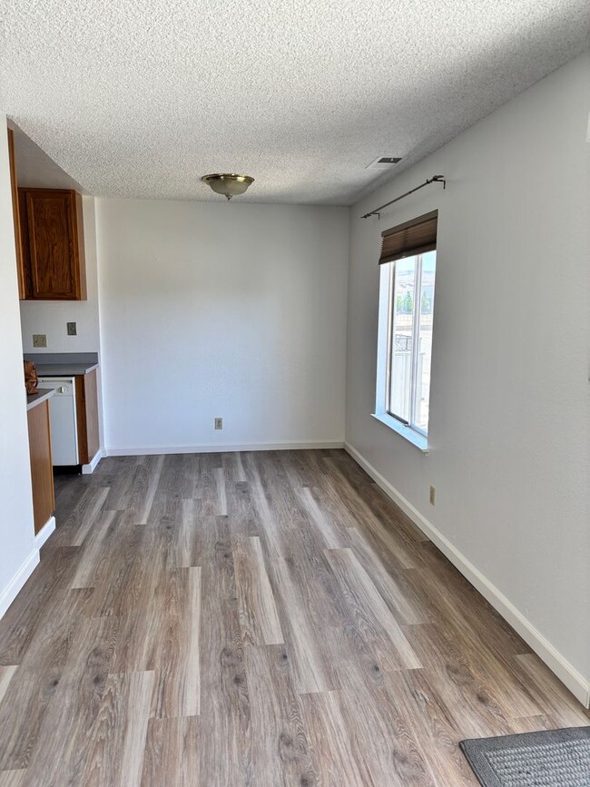 Building Photo - MOVE IN SPECIAL, 1/2 OFF 1ST MONTH RENT FO...