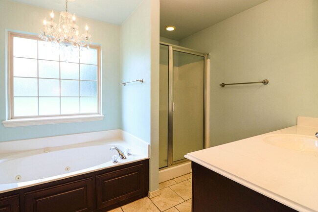 Building Photo - New vinyl plank in bedrooms, hall, new paint, new heat & air conditioning system 2025, large livi...