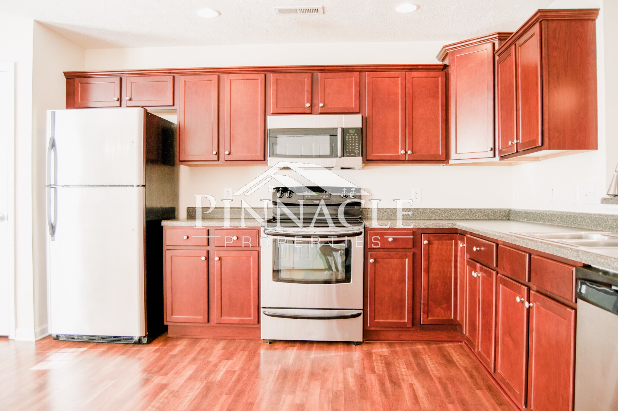 Kitchen - 104 Colonnade St