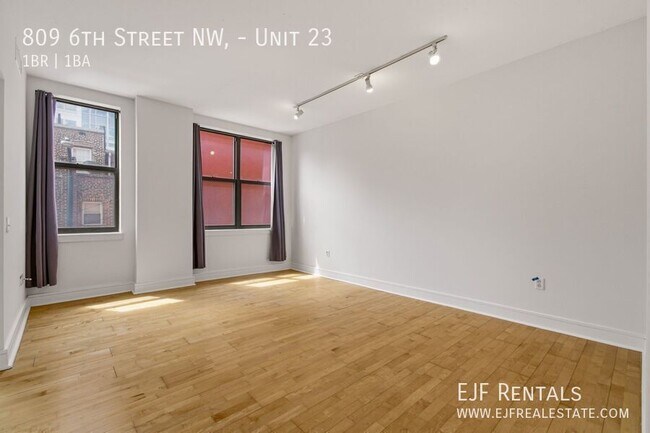 Building Photo - 809 6th St NW