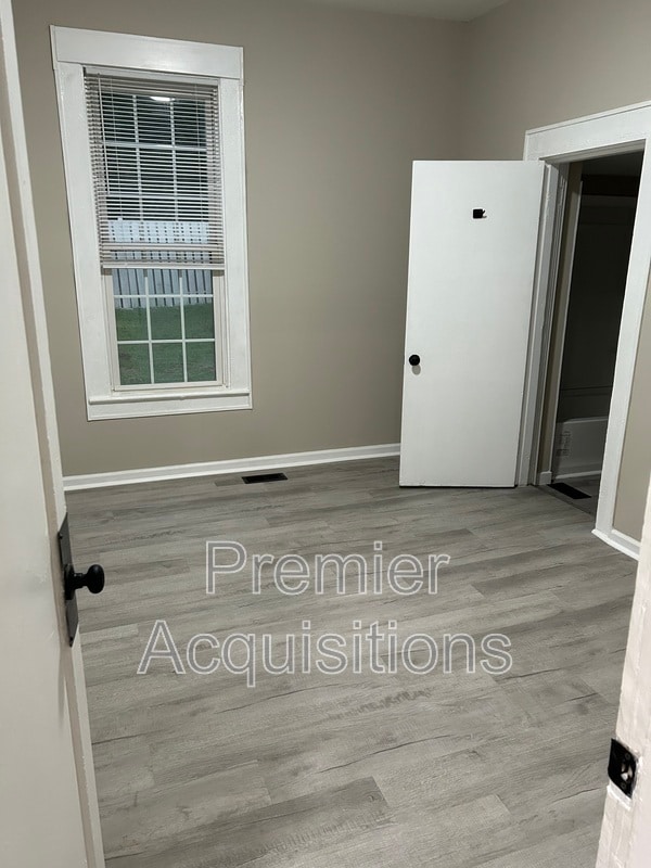 Building Photo - 825 Easton St