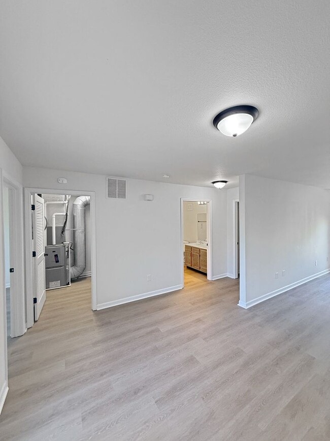 Building Photo - 6012 Castleford Dr