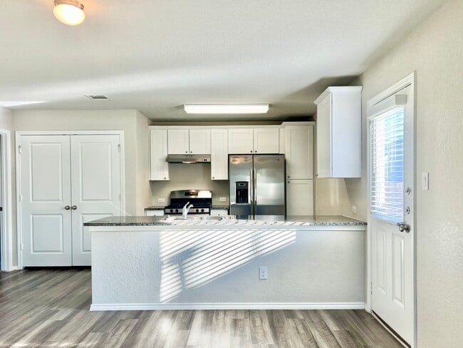 Building Photo - Charming Single-Story Home in Amenity-Rich Community