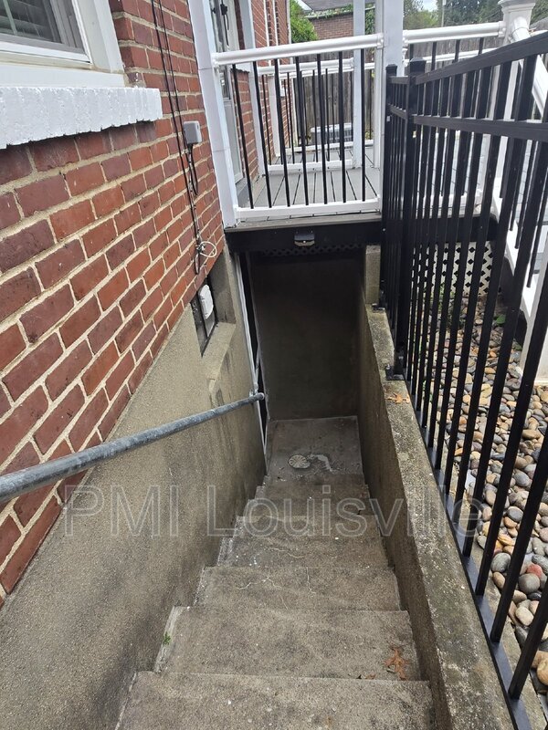 Building Photo - 2929 Bon Air Ave