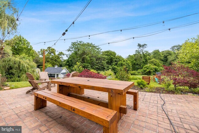 Building Photo - 7017 Helmsdale Ct