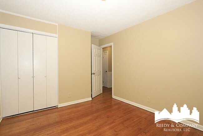 Building Photo - 4227 Kenosha Rd