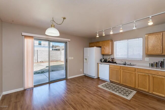 Building Photo - 10864 E Clovis Ave