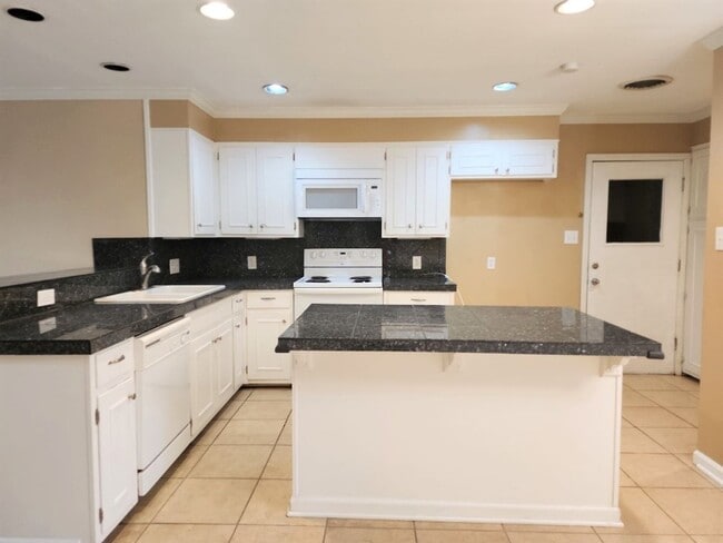 Building Photo - Amazing home ready to move in!