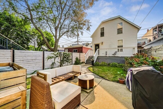 Building Photo - 2524 N Washtenaw Ave