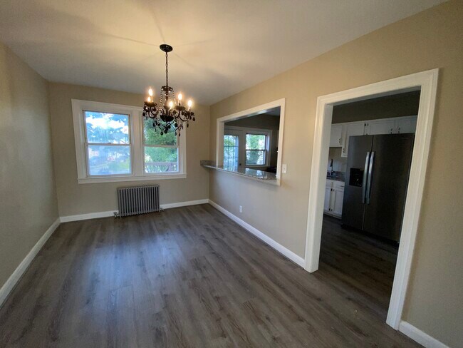 Building Photo - 41 N Kossuth St