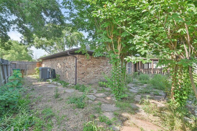 Building Photo - 3107 Woodstone Dr