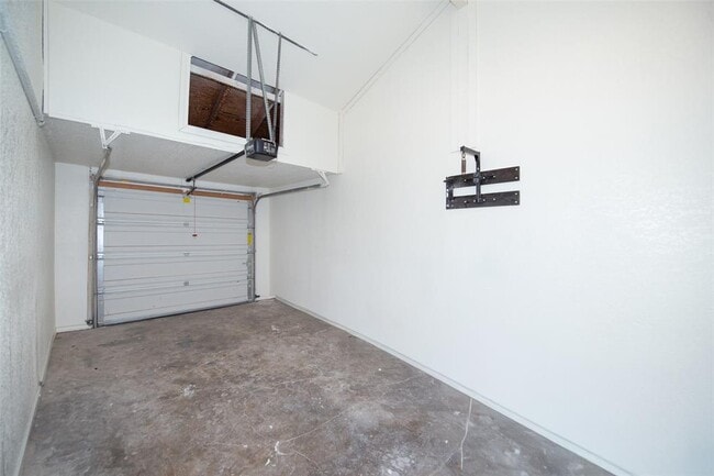 Building Photo - 2704 Catalina Dr