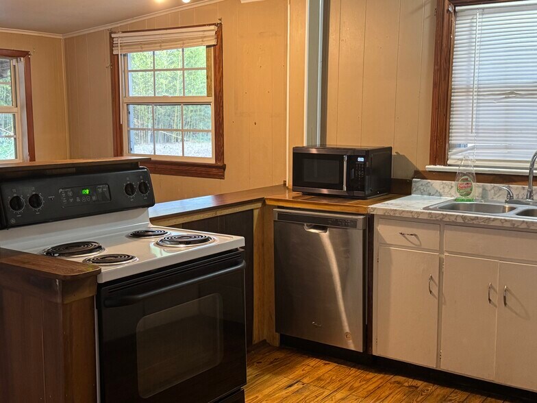 Kitchen complete with stove, dishwasher and fridge. - 20089 Padgett Rd