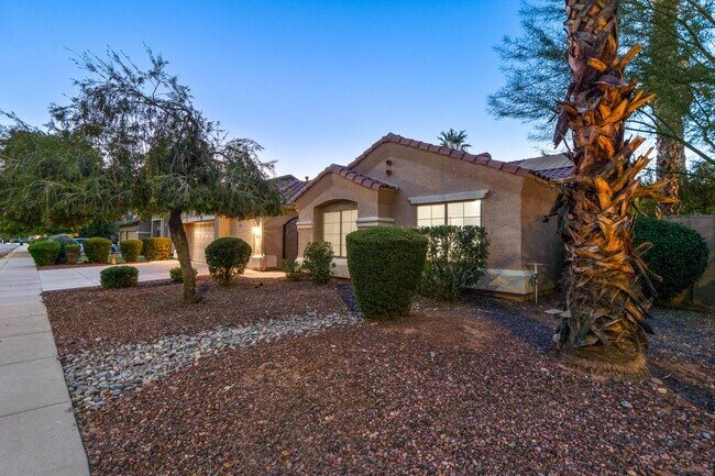 Building Photo - Gorgeous Everything you Need 4Bedroom plus Den Chandler Home!
