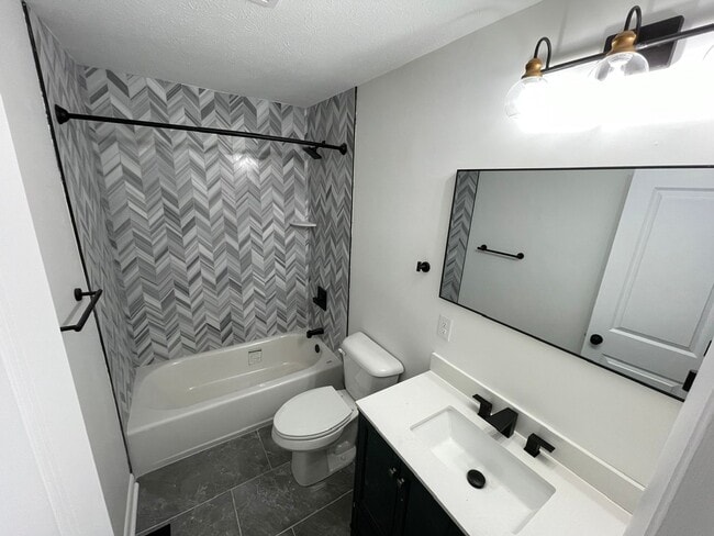 Building Photo - Modern Design Condo Near Shelbyville Country Club!