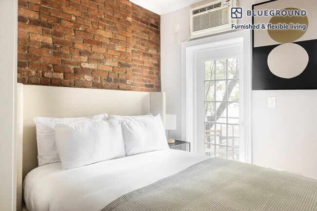 Building Photo - 246 Mott St