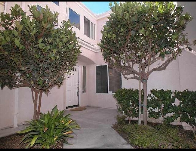 Building Photo - 401 Sanibelle Cir