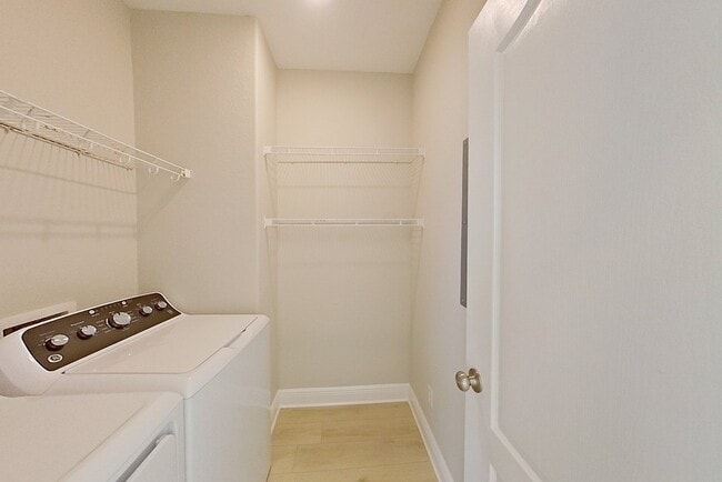 Building Photo - 303 Summercreek Cove