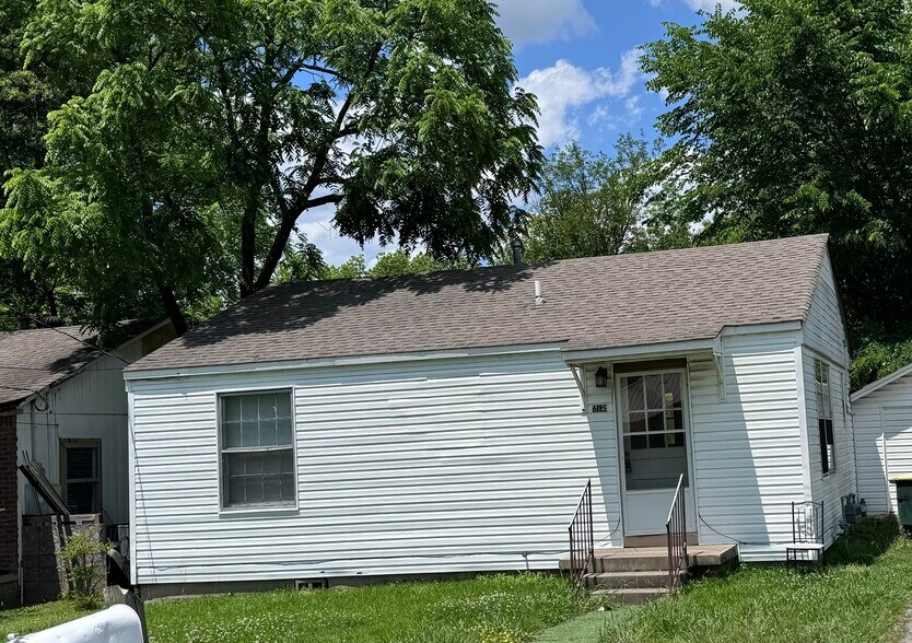 Primary Photo - 615 W 34th St