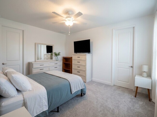 Building Photo - 450 Kingbird Dr