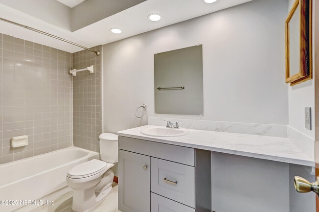 Building Photo - 12015 Cobblewood Ln N