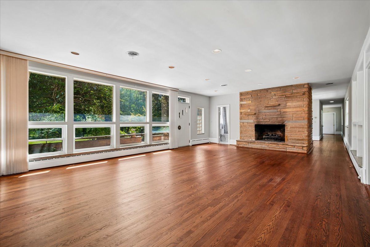 Building Photo - 8106 W Boulevard Dr