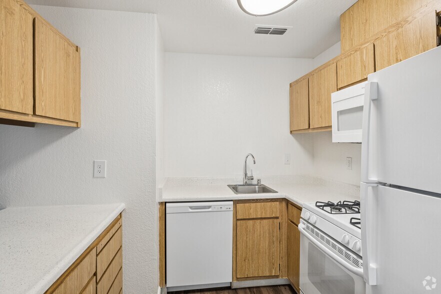 1BR, 1BA - 615SF - Kitchen - Stonebridge Apartment Homes