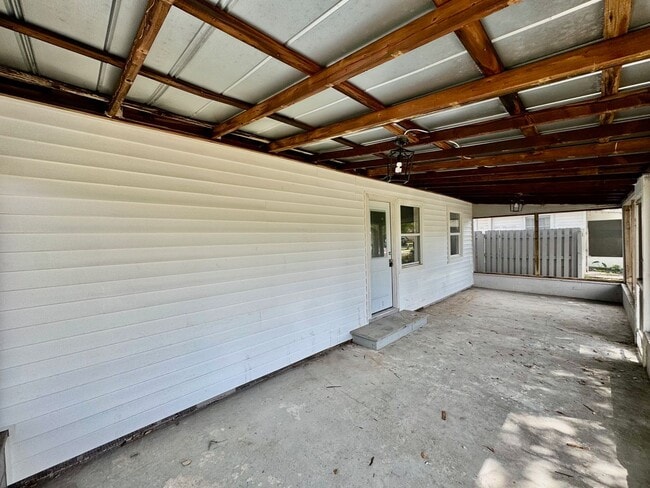 Building Photo - GORGEOUS REMODELED 3BR/2BA Zephyrhills Home with HUGE SCREENED IN PORCH and Shed