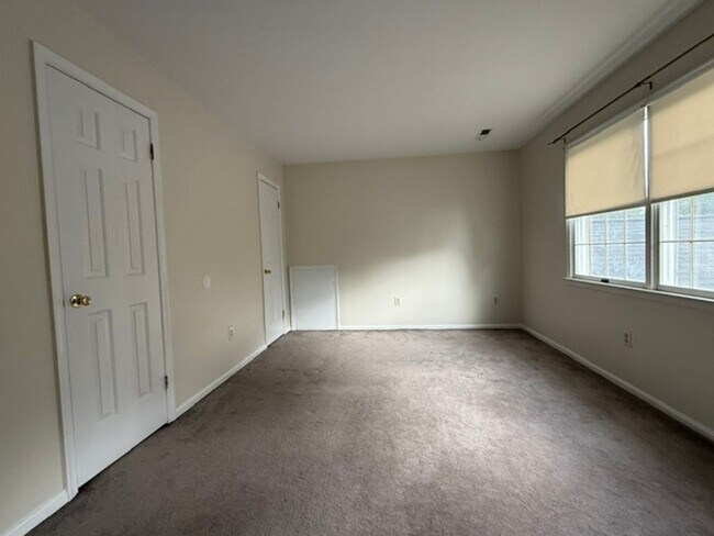 Building Photo - 2788 Pinewood Dr