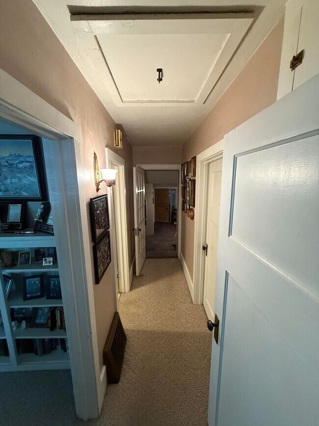 Building Photo - Warm & Furnished 2BR Home Near Billings Cl...